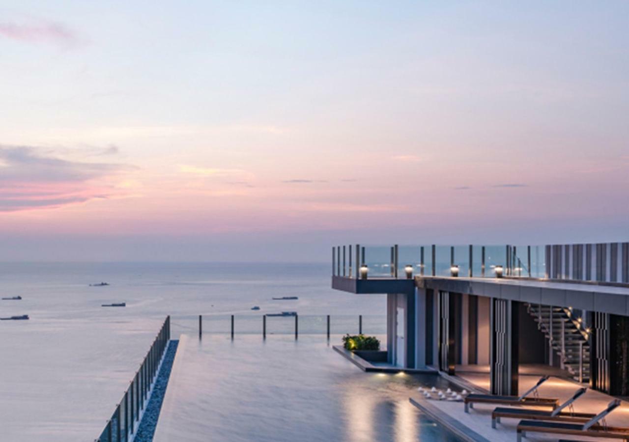 The Base Pattaya Sea View Suites Bagian luar foto