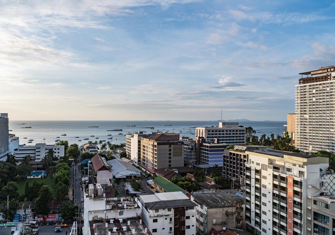 The Base Pattaya Sea View Suites Bagian luar foto