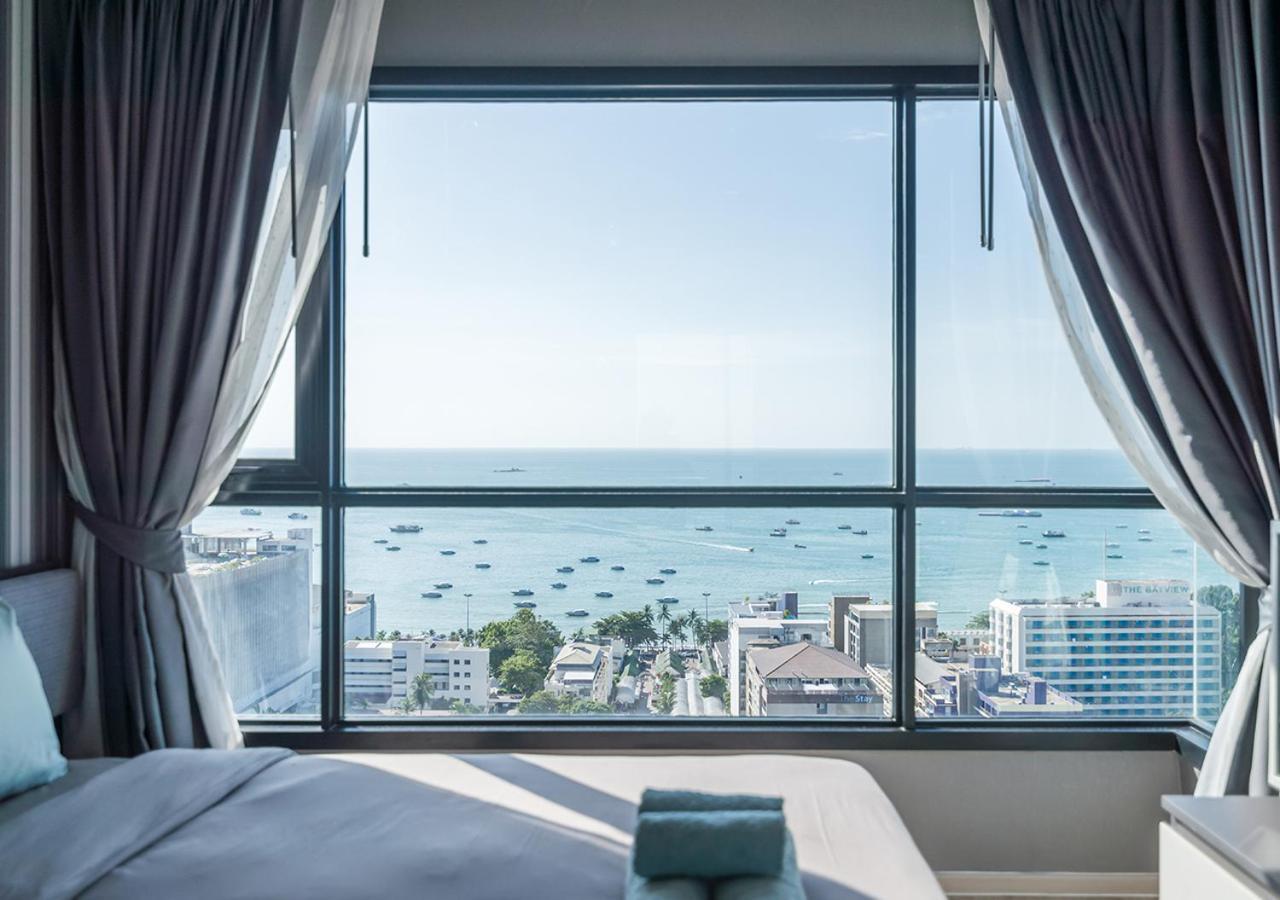 The Base Pattaya Sea View Suites Bagian luar foto